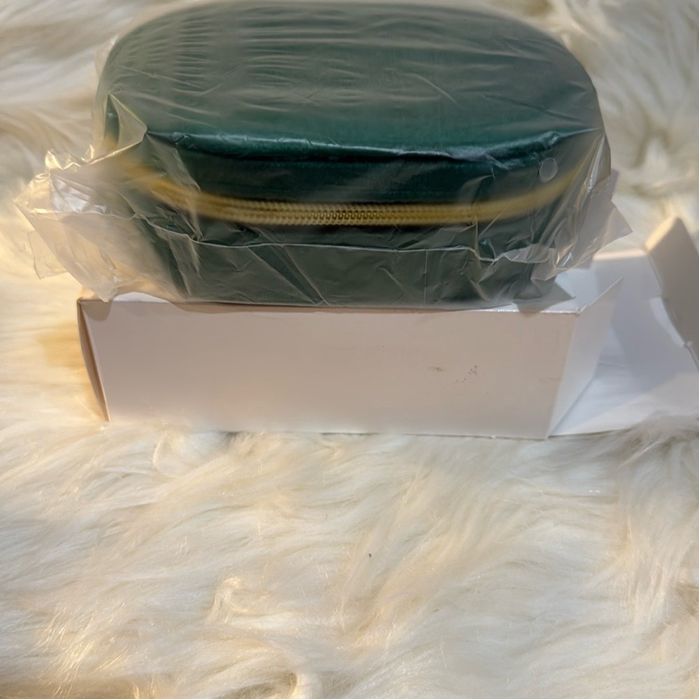 Travel Jewelry Case with Gold Zipper - Picture 5 of 5